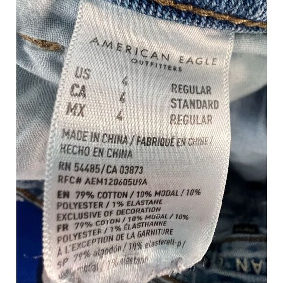 American Eagle Lightwash Mom Jeans - Picture 2 of 4